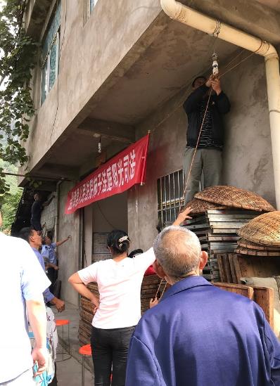 法槌敲响正义铿锵